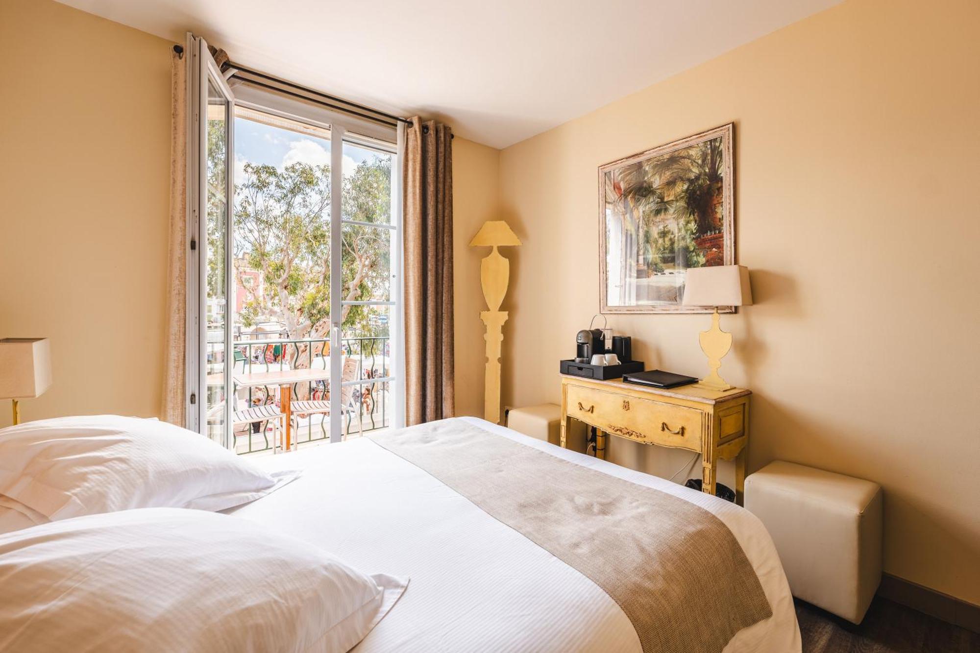 Le Suffren Hotel Гримо Екстериор снимка