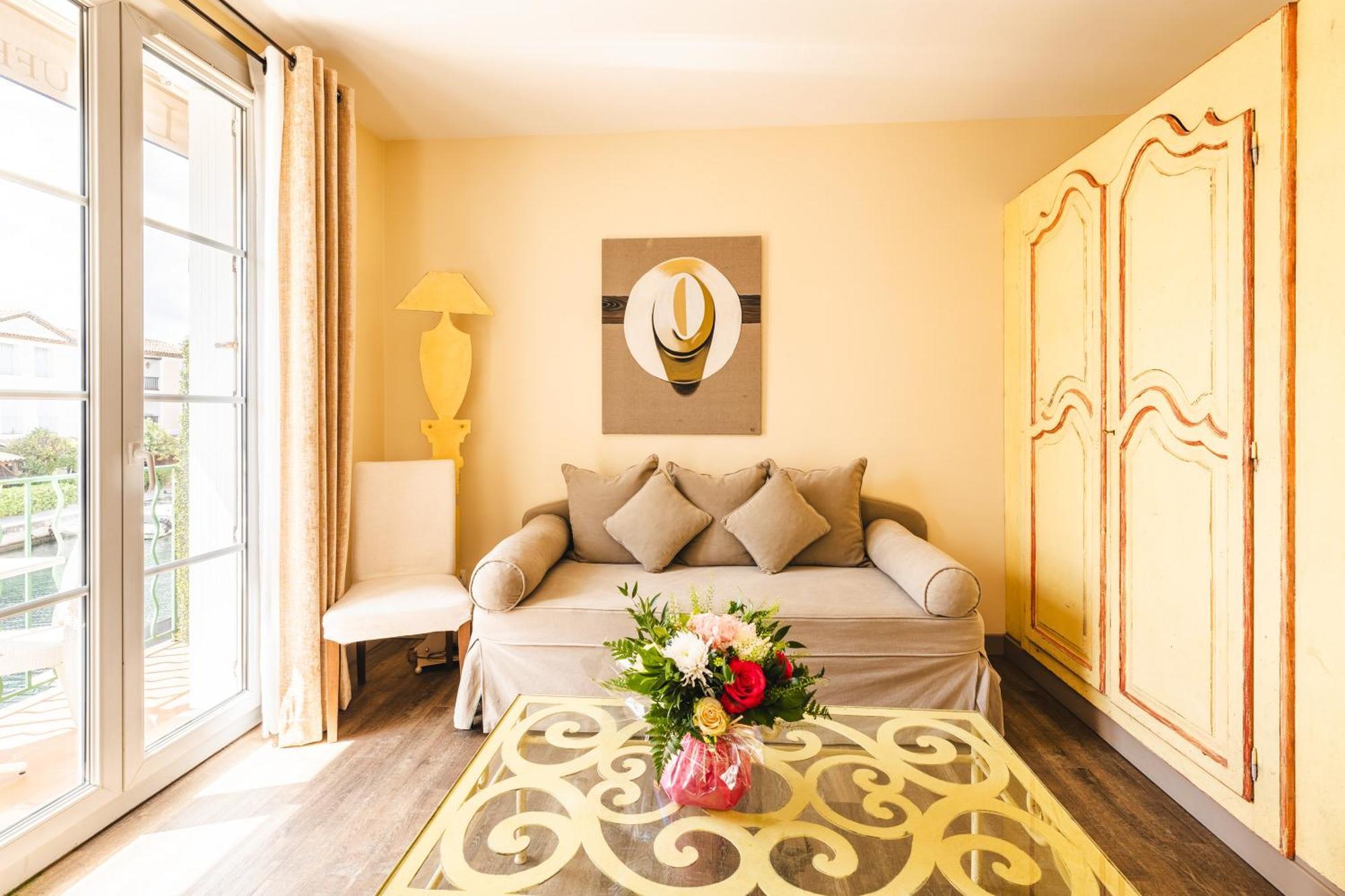 Le Suffren Hotel Гримо Екстериор снимка