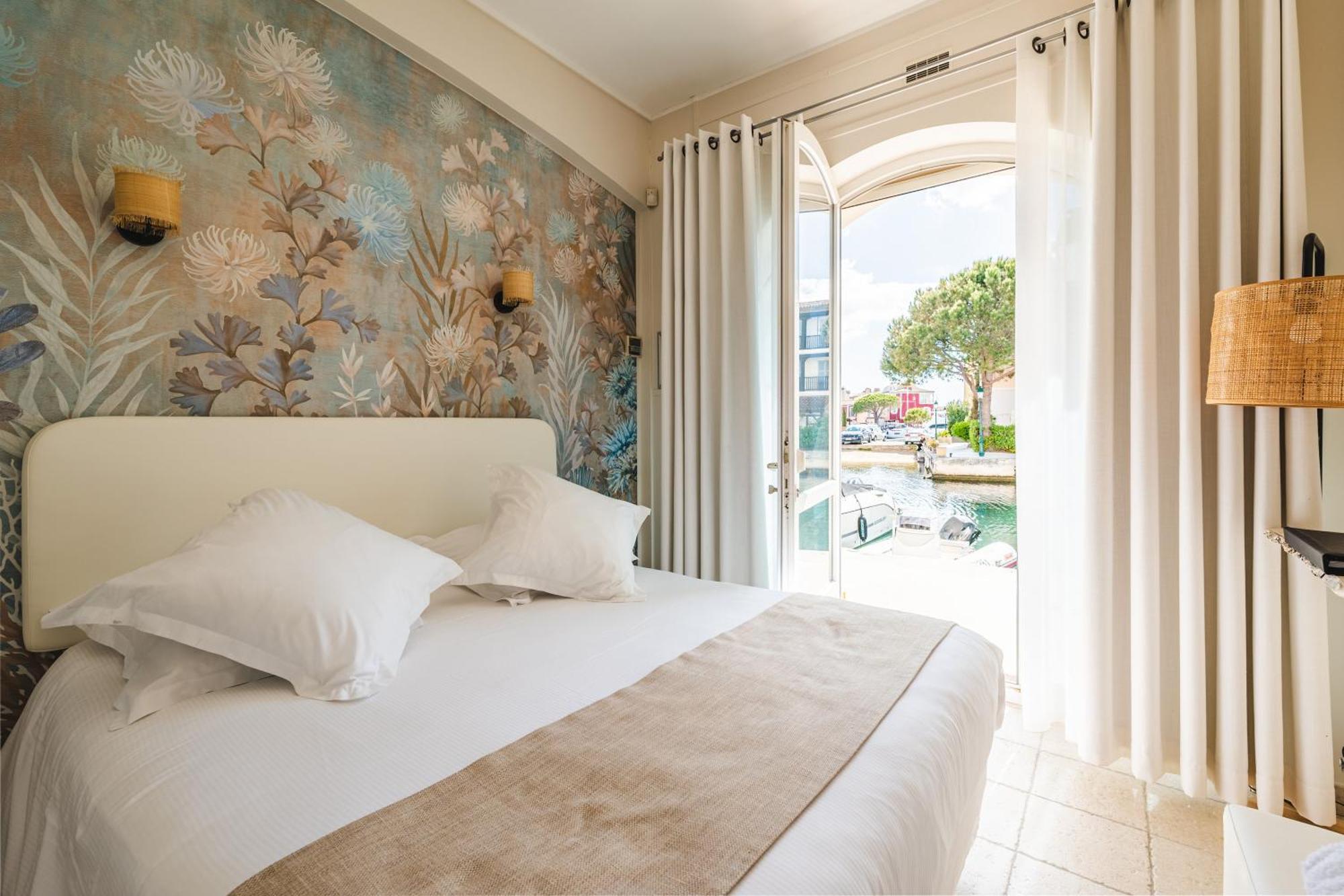 Le Suffren Hotel Гримо Екстериор снимка