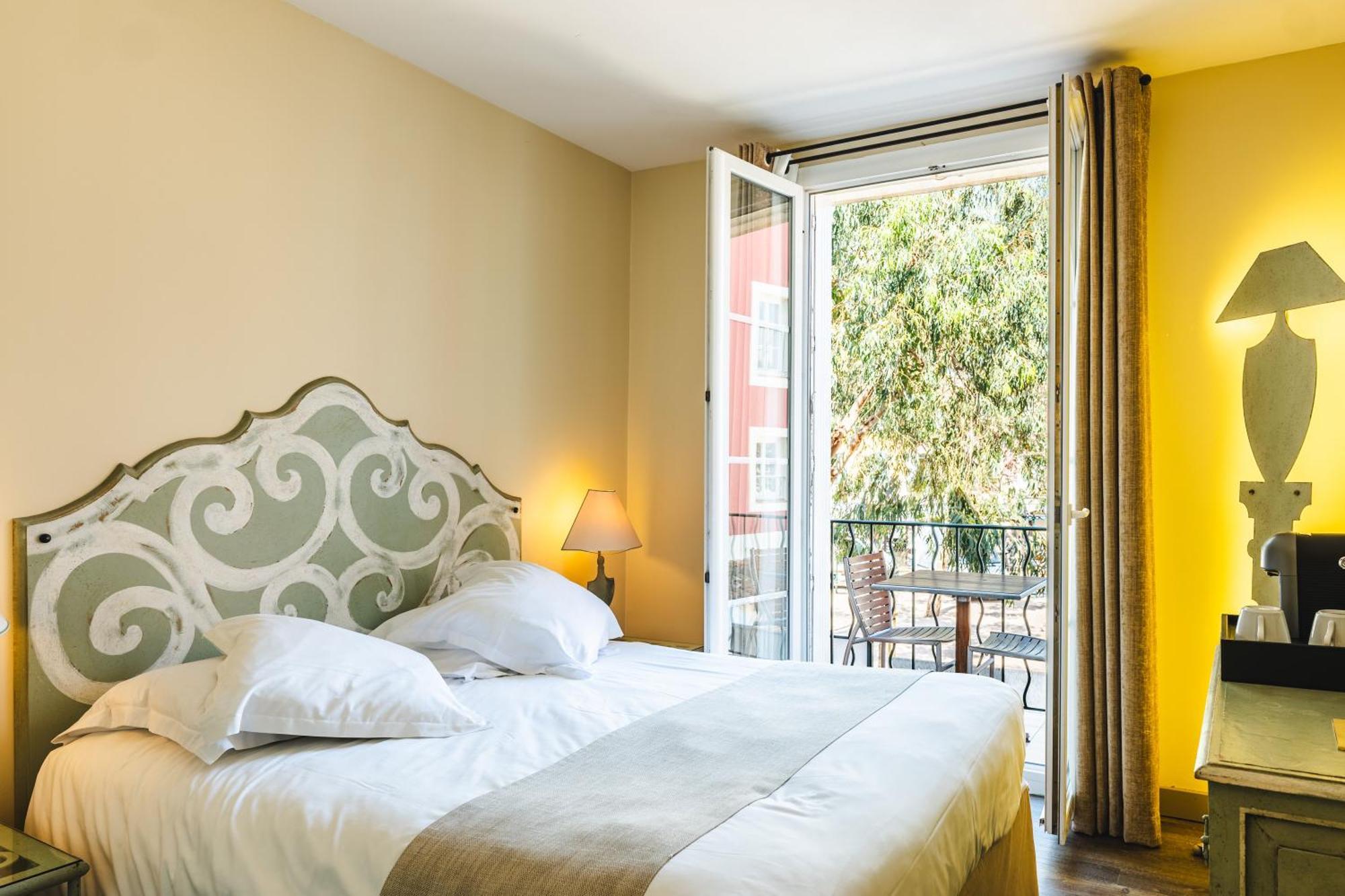 Le Suffren Hotel Гримо Екстериор снимка