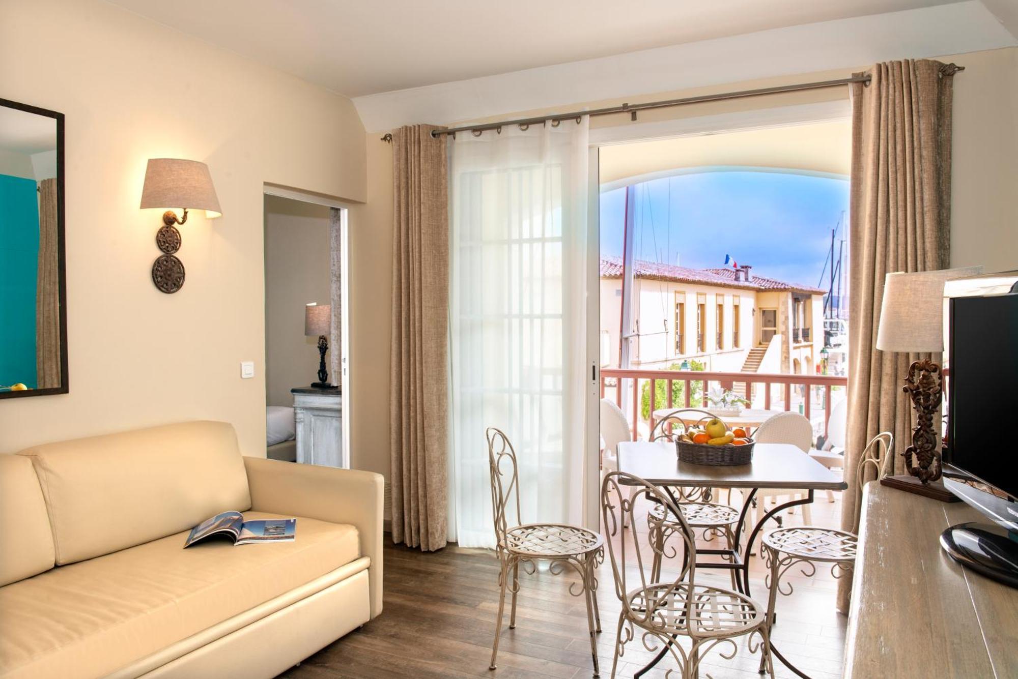 Le Suffren Hotel Гримо Екстериор снимка